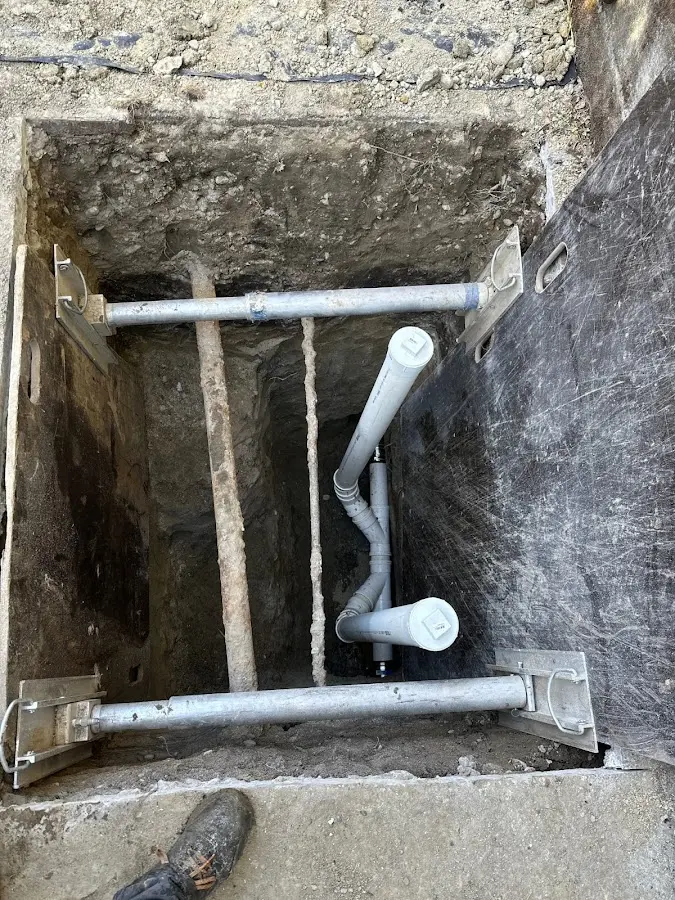 Experienced plumber completing Drain Cleaning work in L'Anse